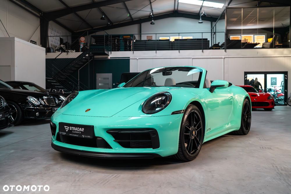 Porsche 911 Carrera 4 GTS - 3