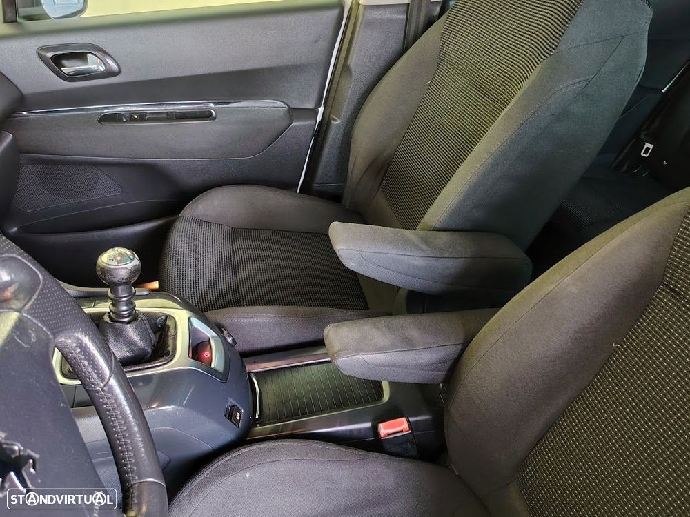Peugeot 5008 - 8