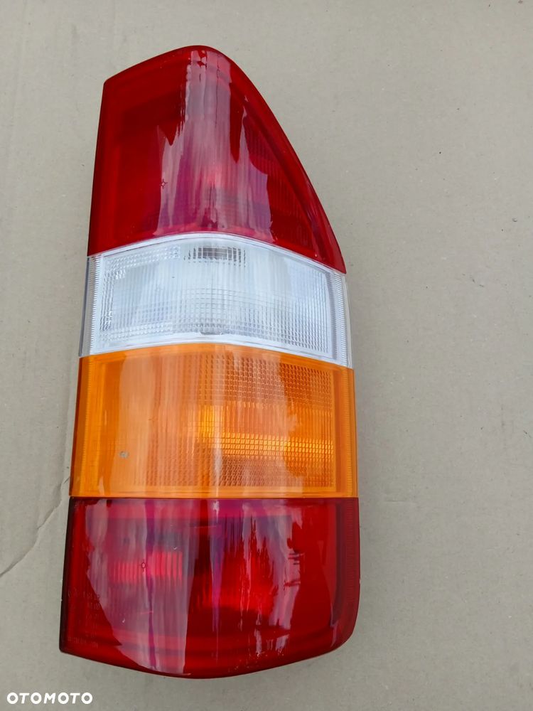 LAMPA TYLNA MERCEDES SPRINTER 901 95-99 PRAWA LUB LEWA NOWA - 1