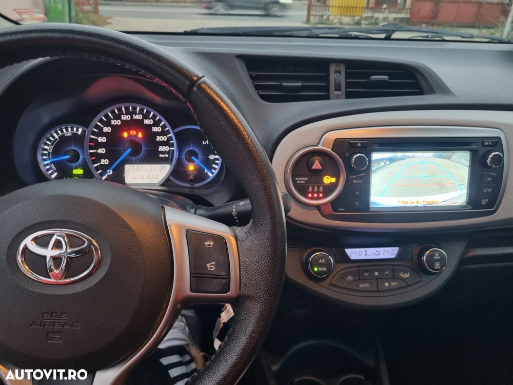 Toyota Yaris 1.5 VVT-i HSD Luna - 17