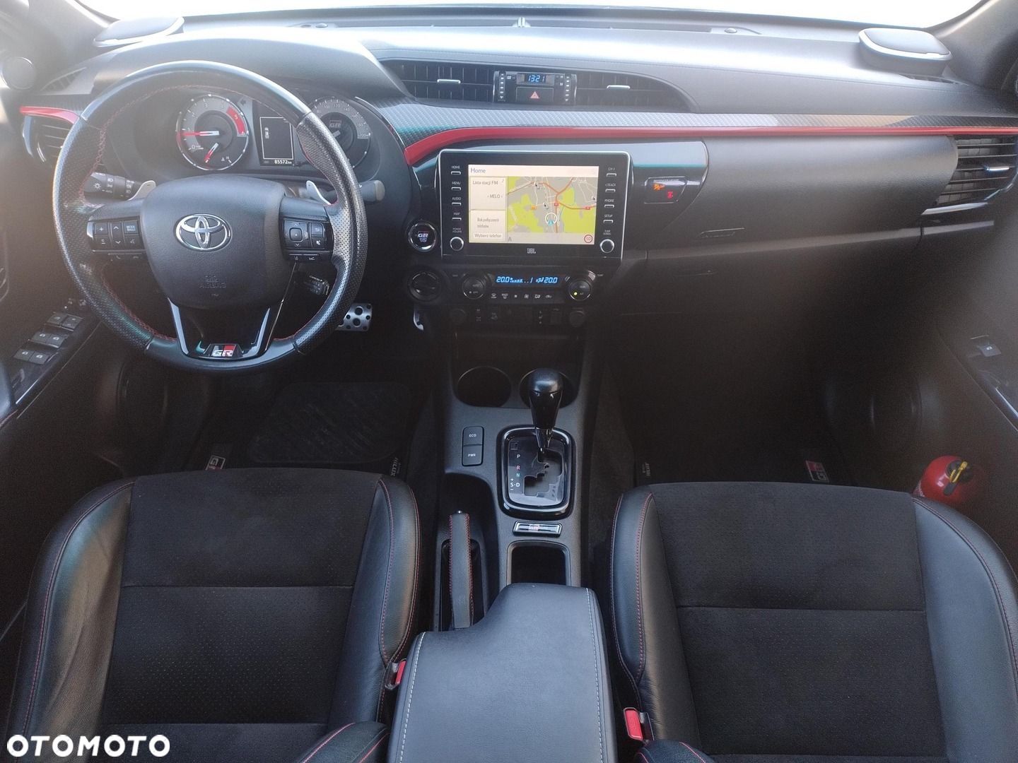 Toyota Hilux 2.8 D-4D Double Cab GR Sport 4x4 - 11
