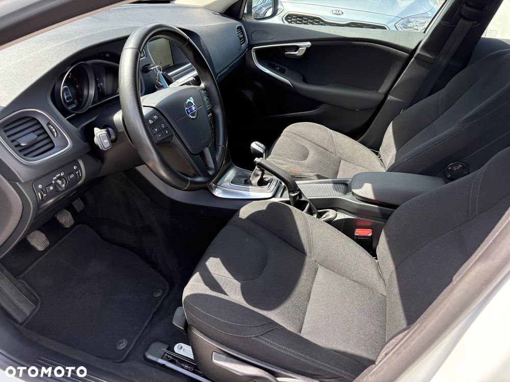 Volvo V40 D2 Kinetic - 9