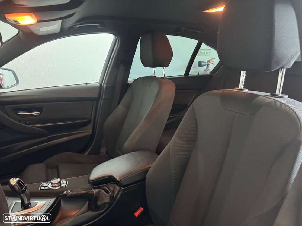 BMW 320 d Auto Pack M - 10