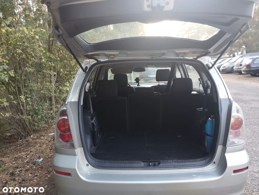Toyota Corolla Verso - 12