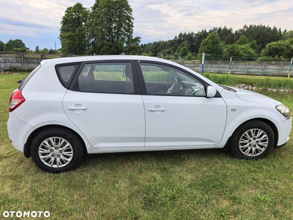 Kia Ceed 1.4 L - 5