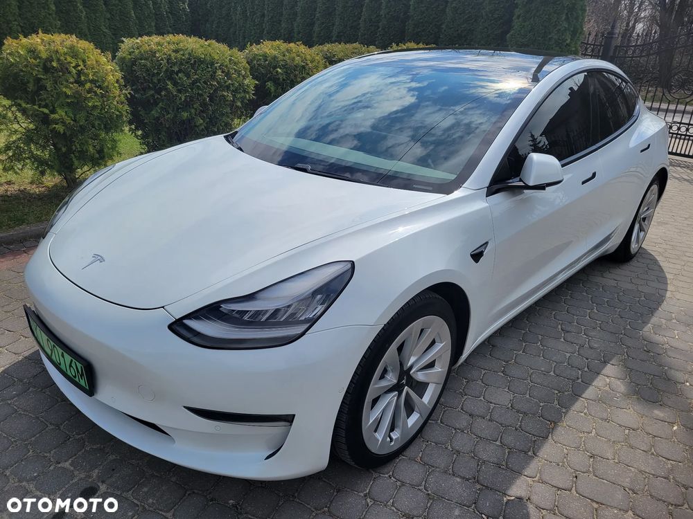 Tesla Model 3 - 4