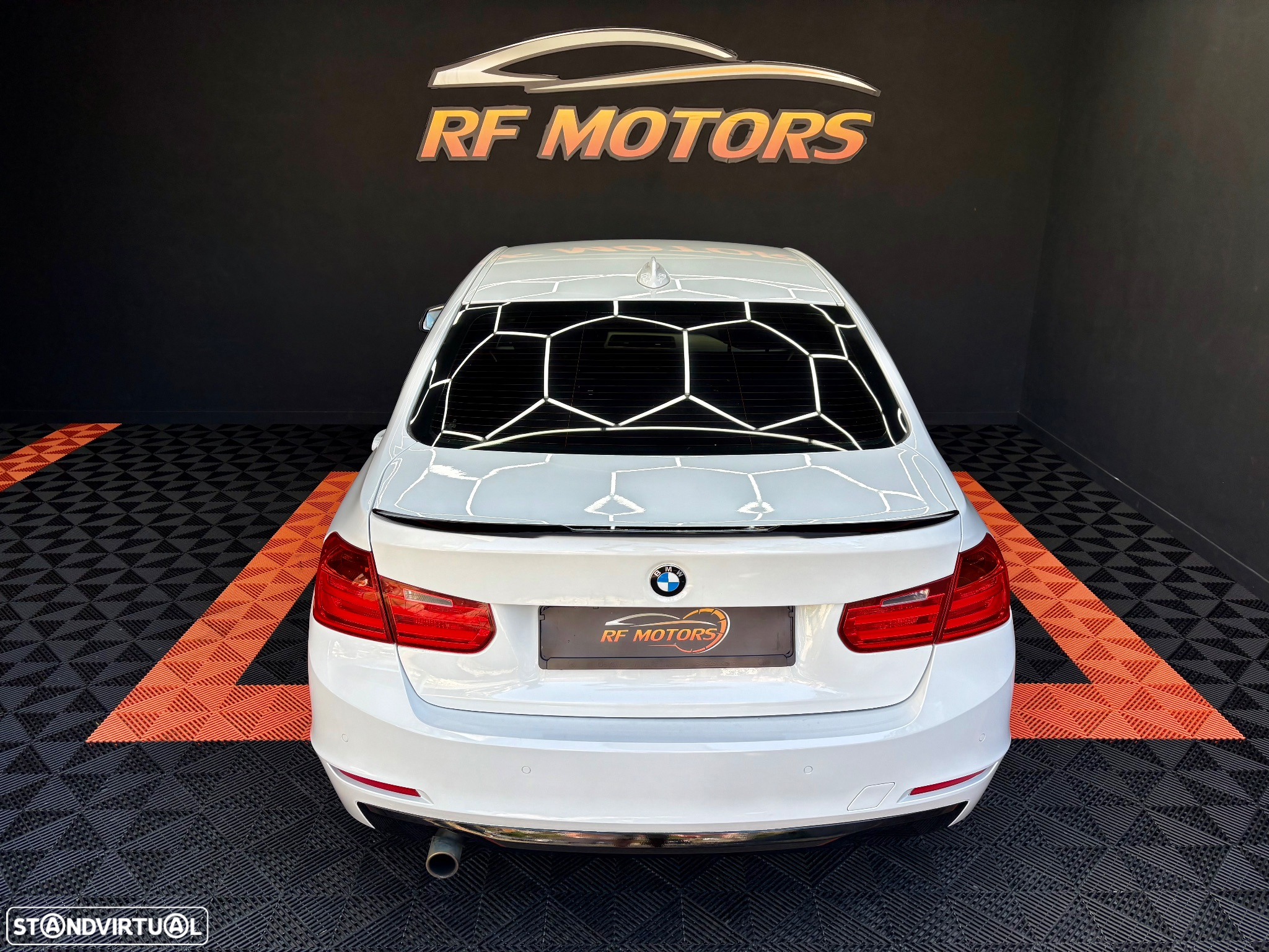 BMW 318 d Line Sport - 26