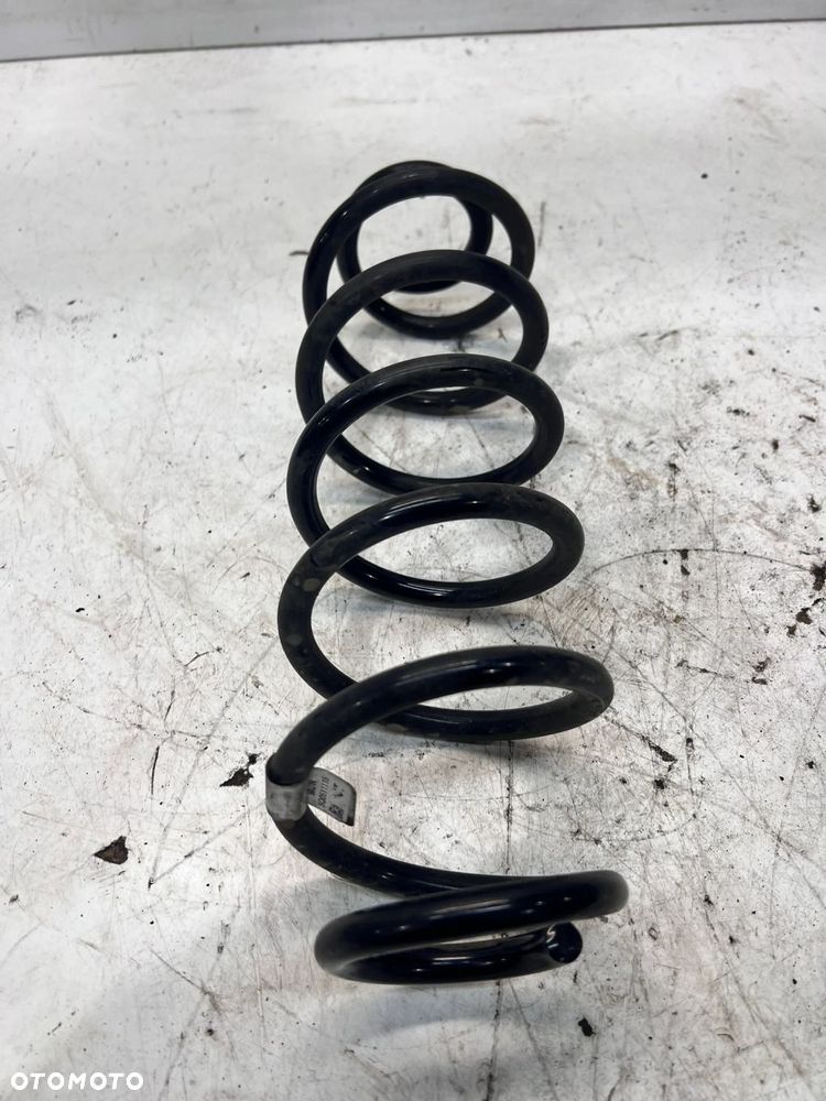 SPRĘŻYNA TYLNA LEWA LUB PRAWA AUDI A3 8V VOLKSWAGEN SEAT SKODA 5Q0511115JT - 1