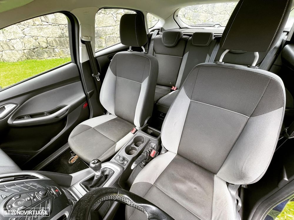 Ford Focus 1.0 EcoBoost S&S ST-Line - 8