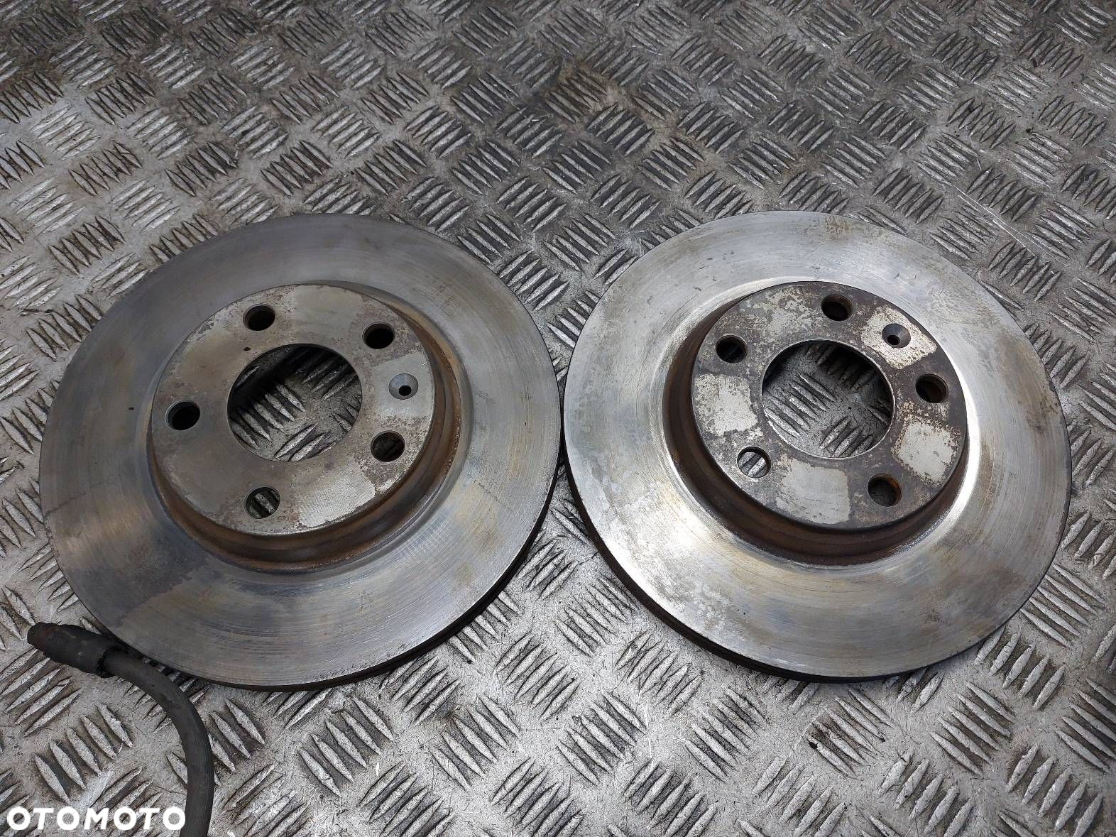TARCZE HAMULCOWE PRZÓD + KLOCKI + ZACISKI VOLKSWAGEN PASSAT B5 1.8 T - 4