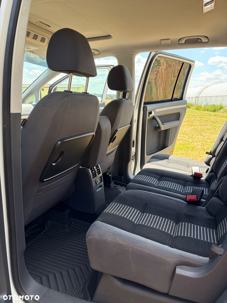 Volkswagen Touran 1.9 TDI DPF R-Line Edition - 16