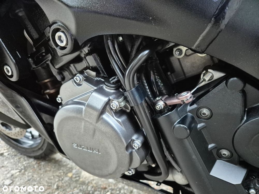 Suzuki GSX 1000 - 35