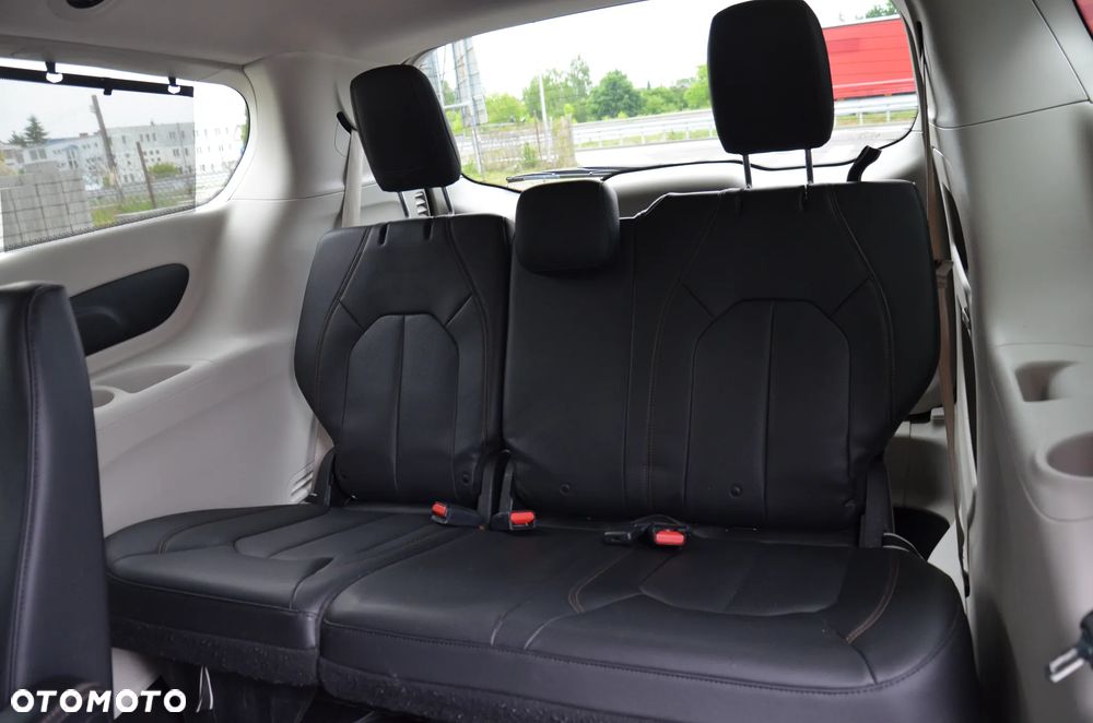 Chrysler Pacifica - 25