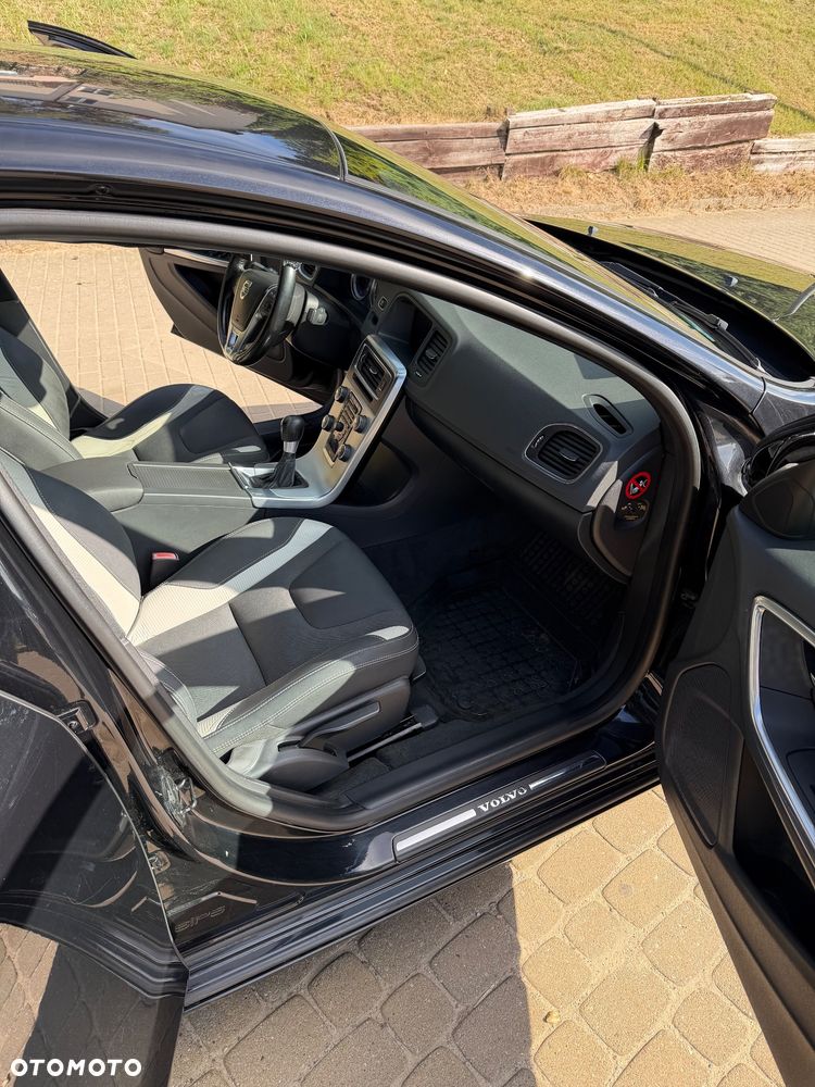 Volvo S60 D3 R-Design - 15
