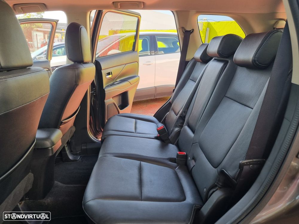 Mitsubishi Outlander 2.2 DI-D Intense - 23