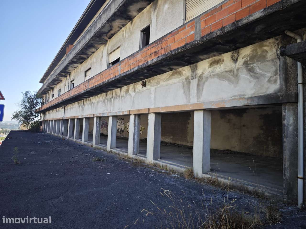 Edifício Inacabado com Enorme Potencial de Rentabilização - Grande imagem: 4/59