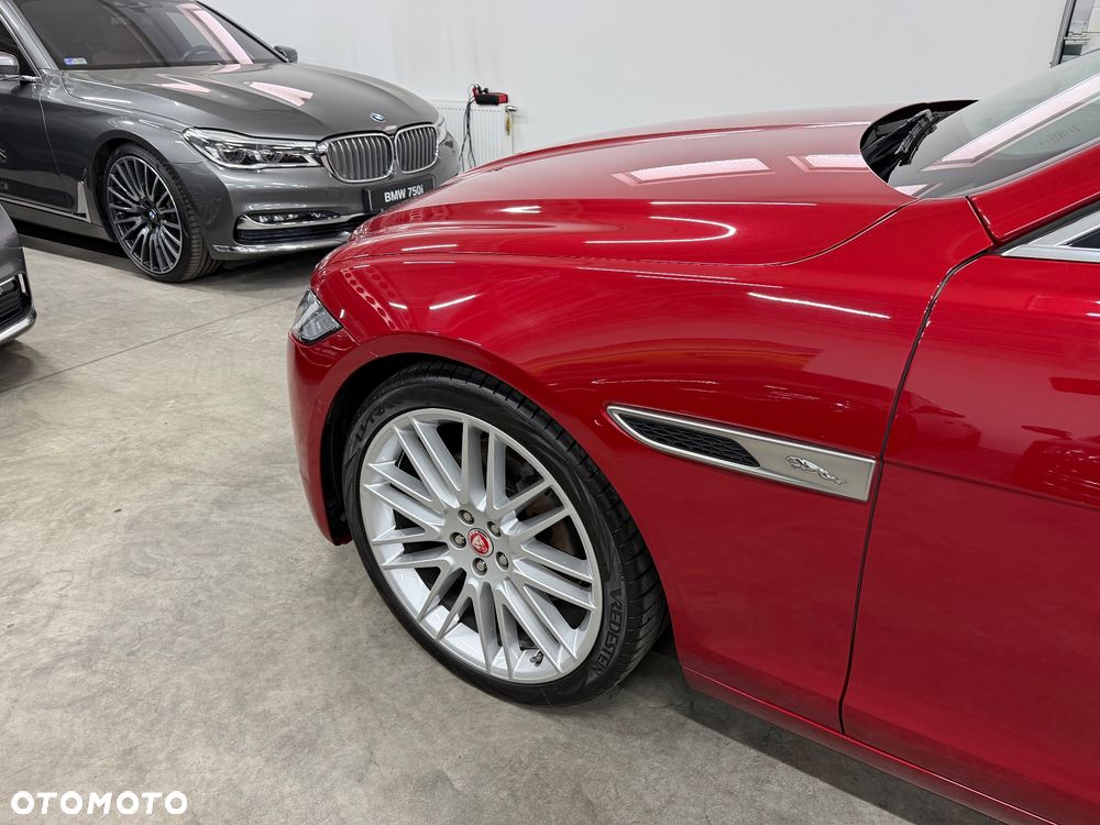 Jaguar XF 2.0 D200 mHEV AWD R-Dynamic SE - 18
