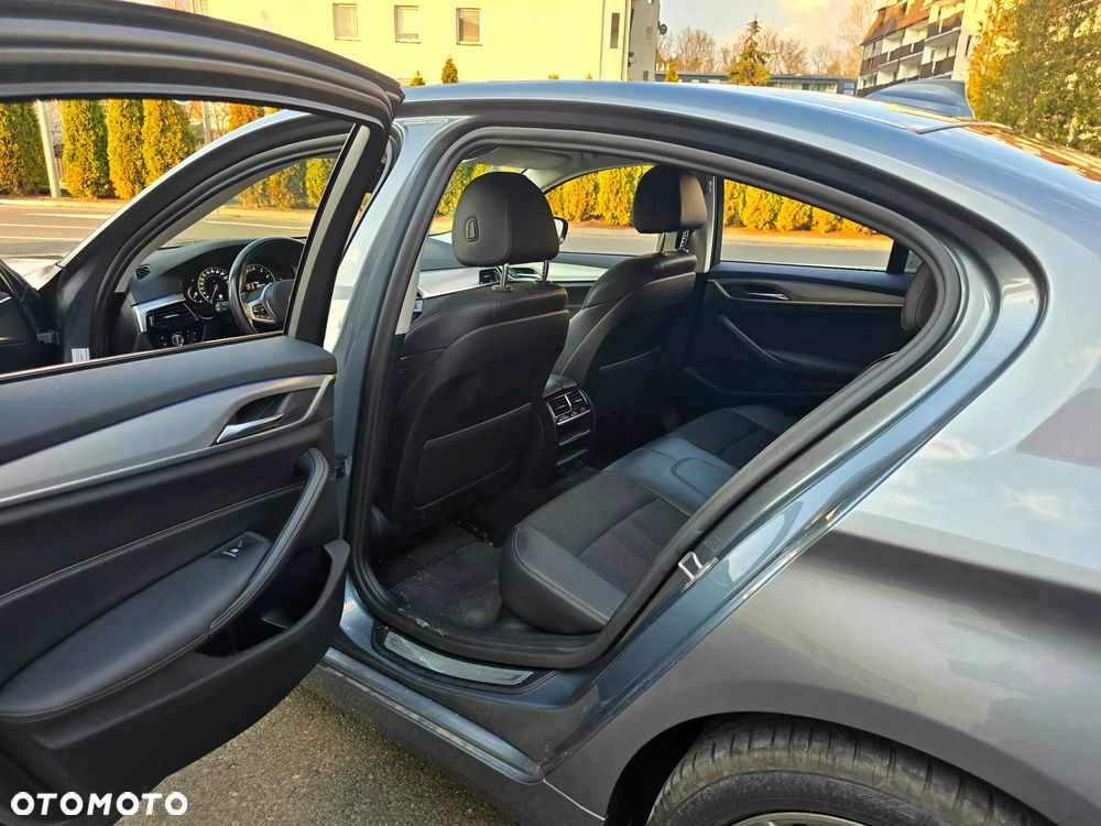 BMW Seria 5 530i xDrive Luxury Line sport - 16
