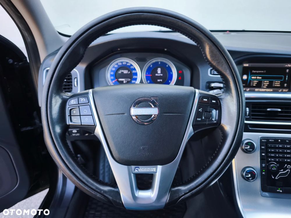Volvo V60 D3 R-Design - 24