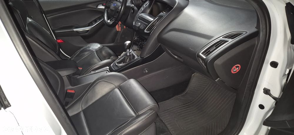 Ford Focus 2.0 EcoBoost ST - 12