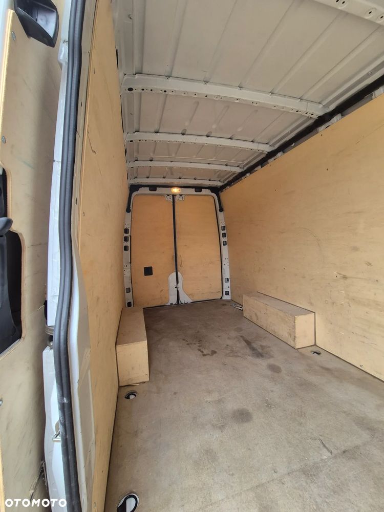 Mercedes-Benz Sprinter - 22