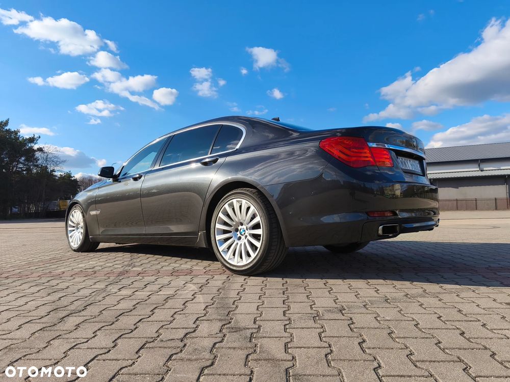 BMW Seria 7 750Li - 4