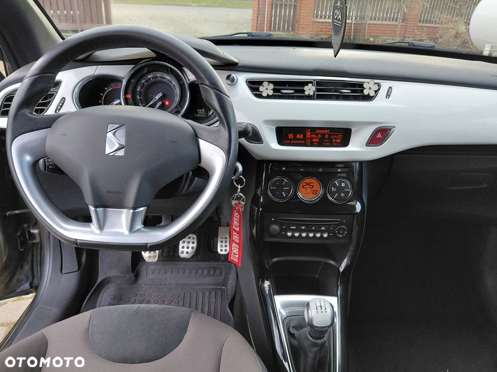 Citroën DS3 1.6 e-HDi SoChic - 4