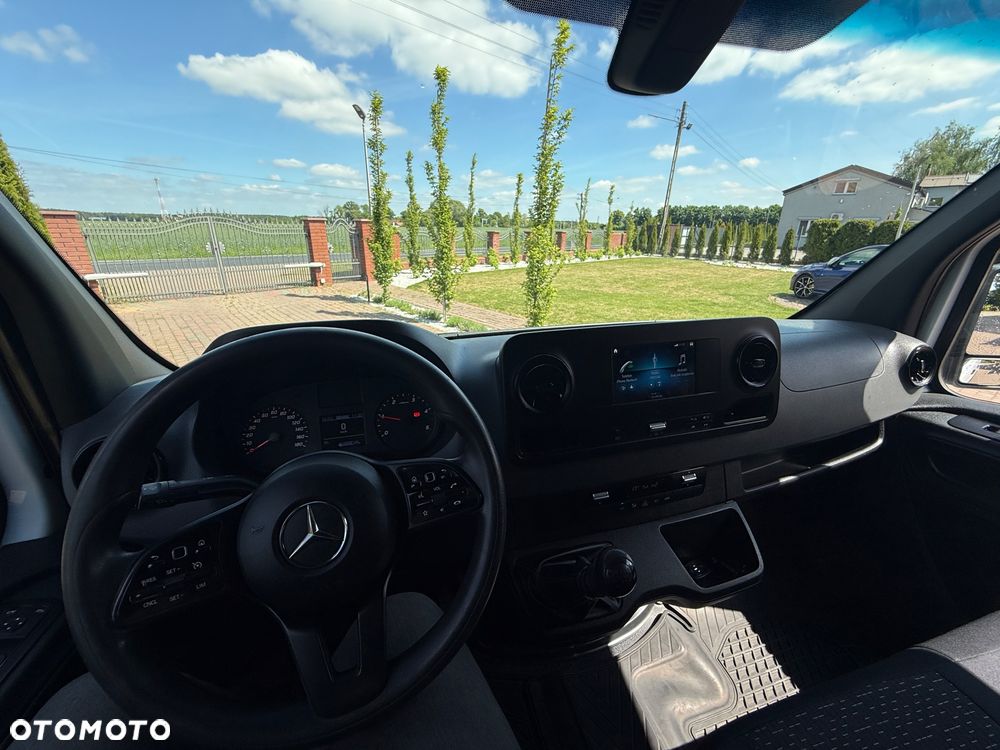 Mercedes-Benz Sprinter - 11