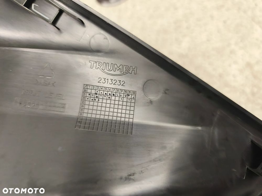 Owiewka, osłona prawa, bok, boczek, wypełnienie prawe Triumph Trident 660 2022 - 14