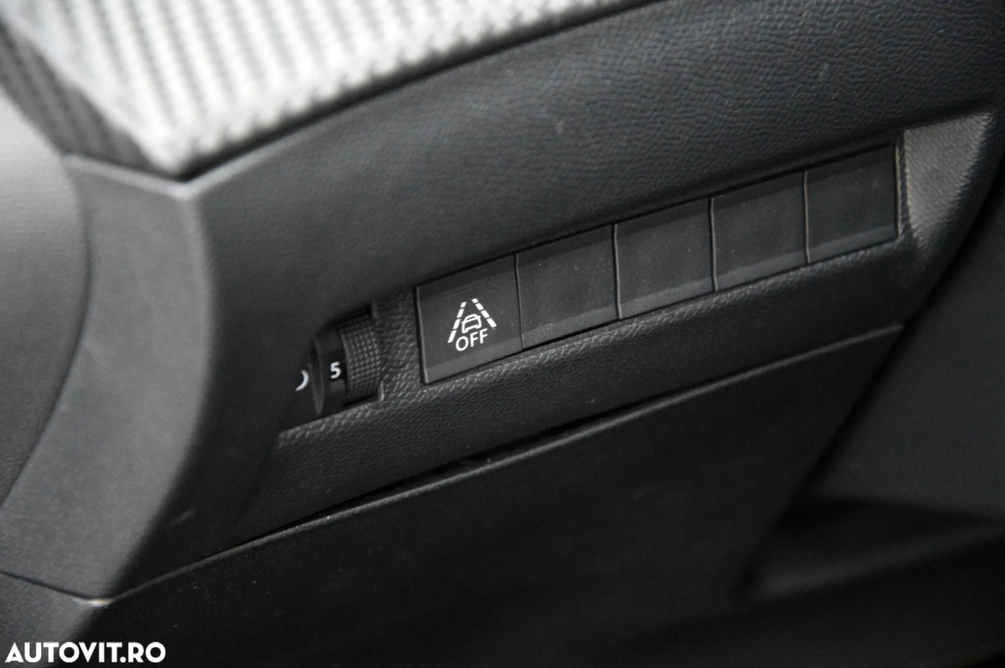 Peugeot 2008 PureTech 130 EAT8 Allure - 39
