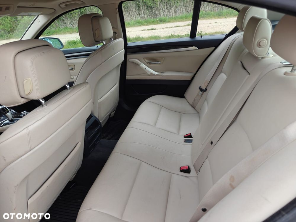 BMW Seria 5 528i Luxury Line - 9