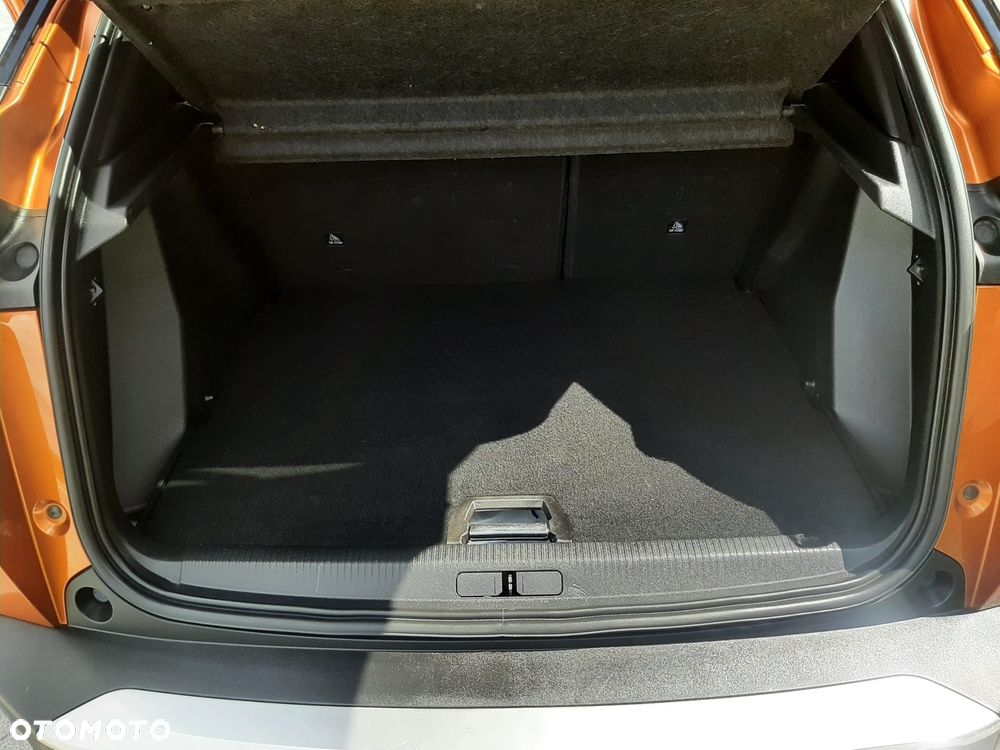 Peugeot 2008 1.5 BlueHDi Allure S&S EAT8 - 36