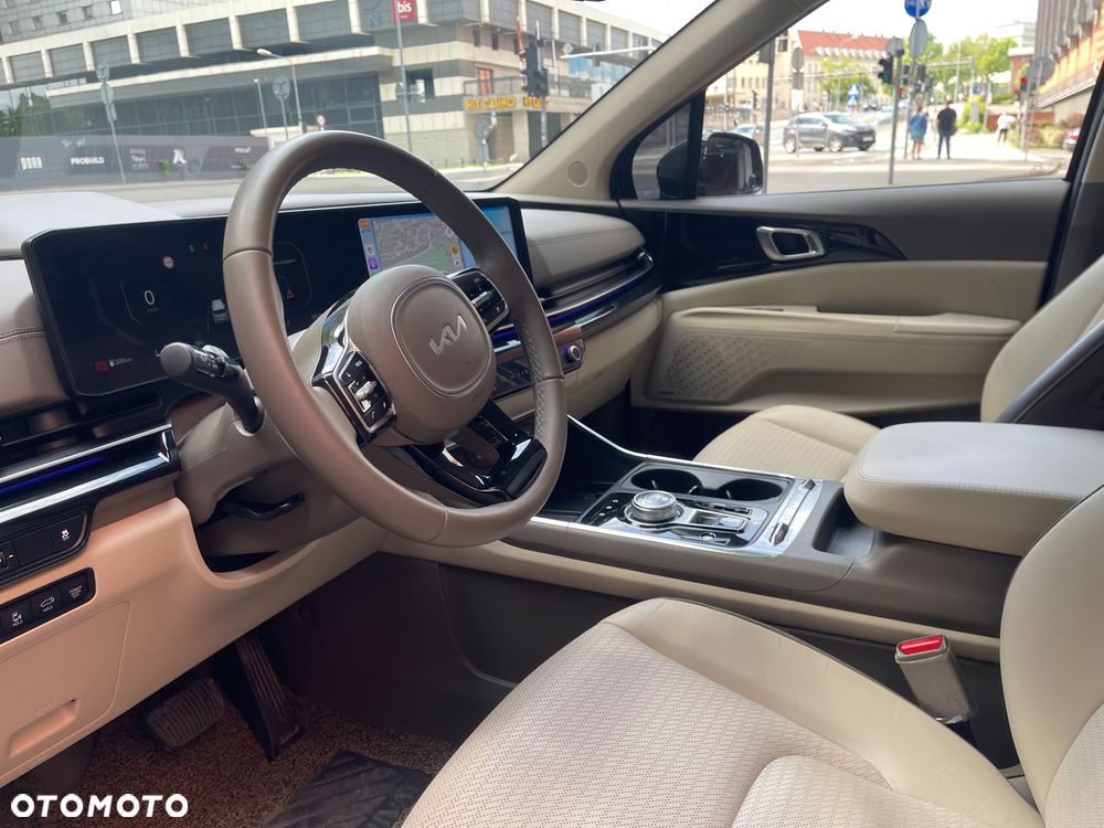 Kia Carnival - 32
