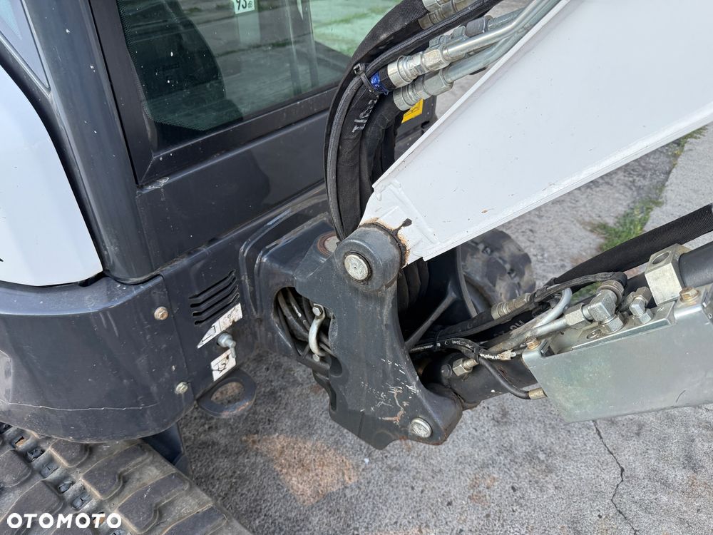 Bobcat Minikoparka E27z - 16