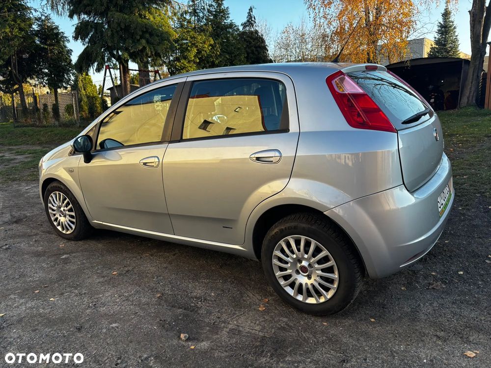 Fiat Grande Punto Actual 1.4 8V Estiva Blue&Me - 6