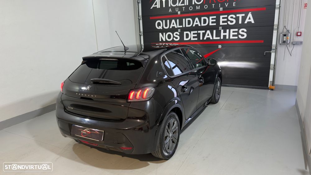 Peugeot e-208 Allure - 8