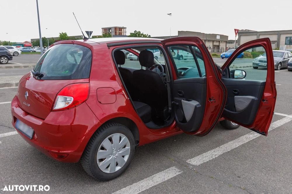 Renault Clio III 1.2 16V Authentique - 4