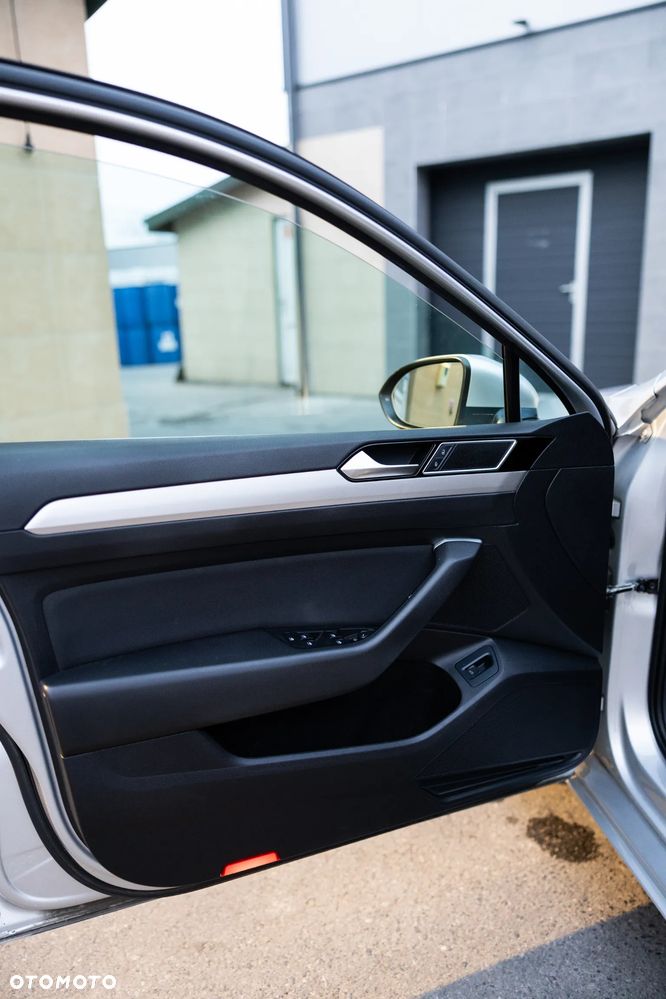Volkswagen Passat - 21