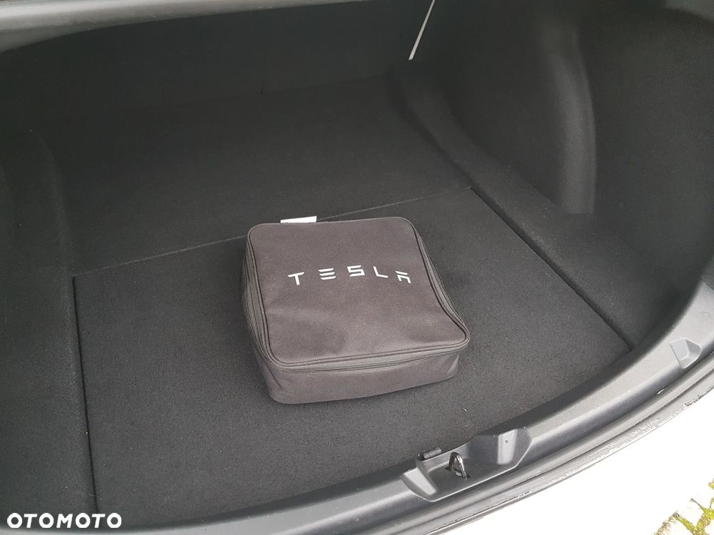 Tesla Model 3 - 16