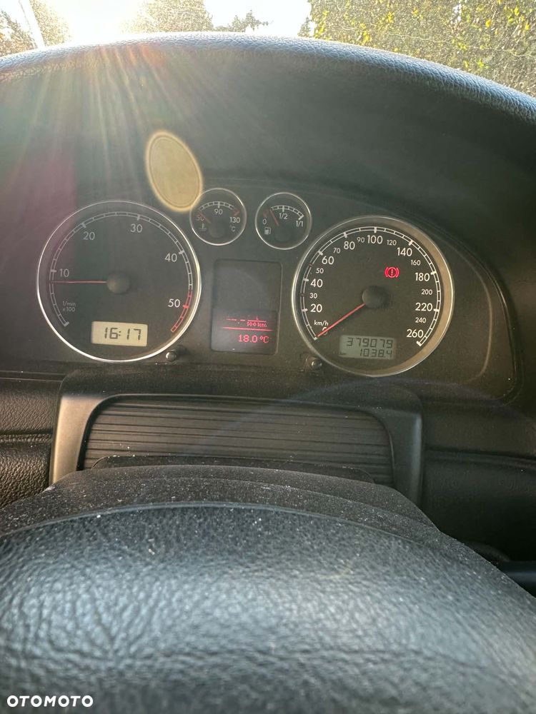 Volkswagen Passat - 4