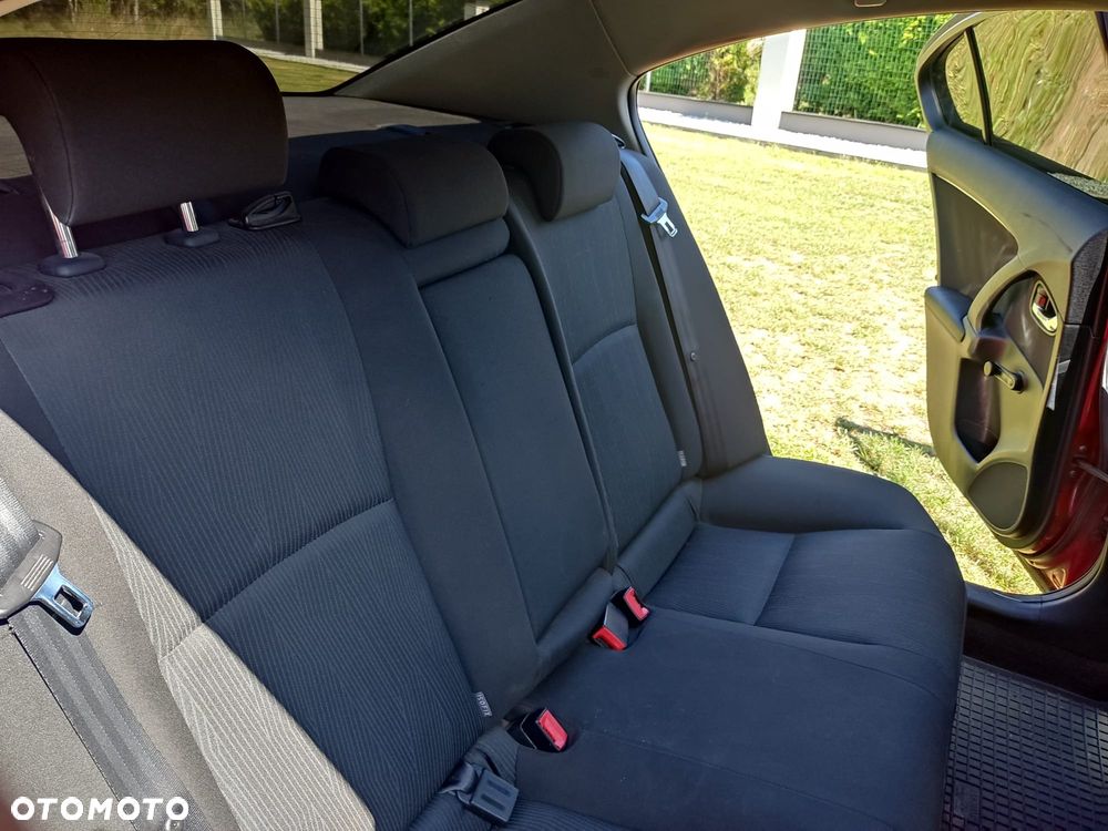 Toyota Avensis - 4