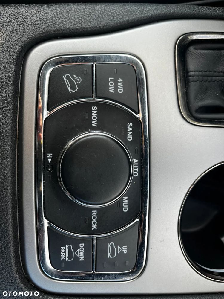 Jeep Grand Cherokee 5.7 V8 HEMI Overland Summit - 10