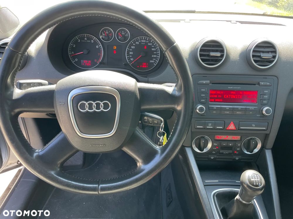 Audi A3 3-drzwiowe 1.6 FSI Attraction - 16