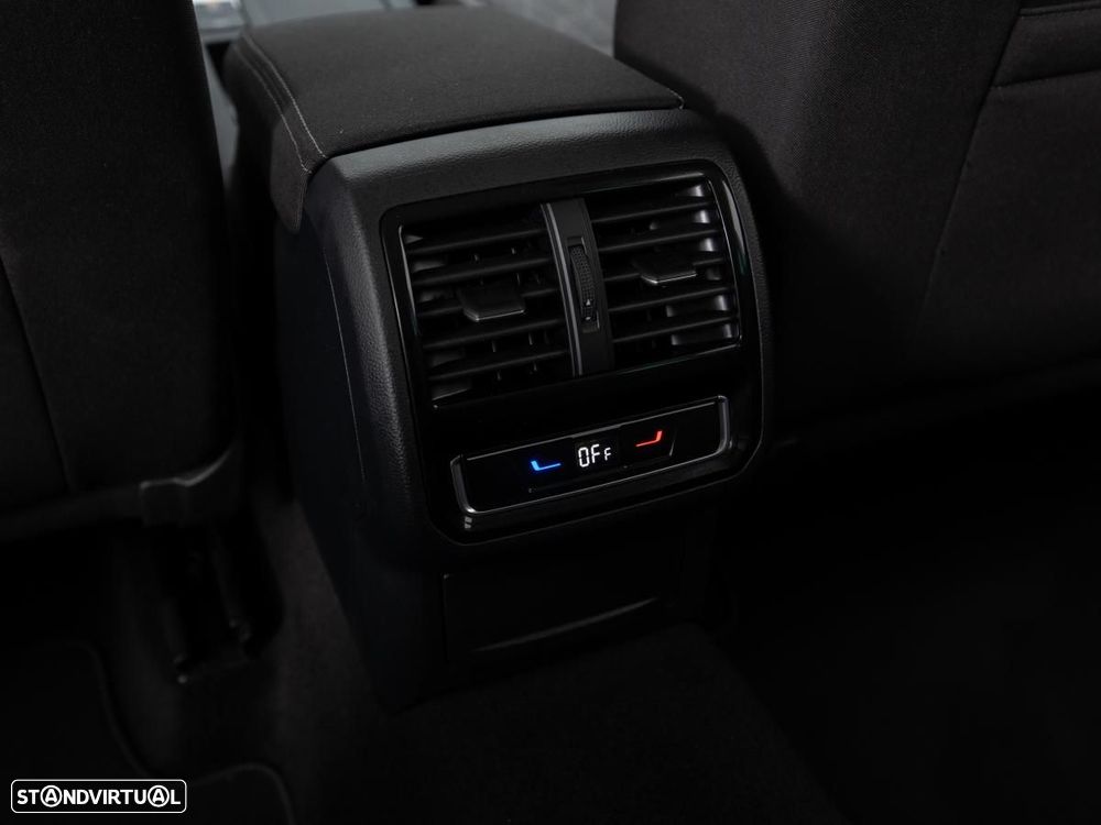 VW Passat Variant 2.0 TDI Business DSG - 20