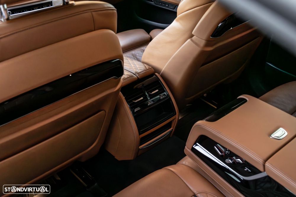 BMW 740 d xDrive Pack M Auto - 37