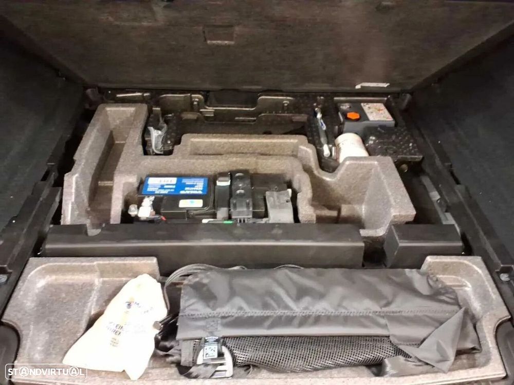 Volvo XC 60 2.0 T6 PHEV R-Design AWD - 22