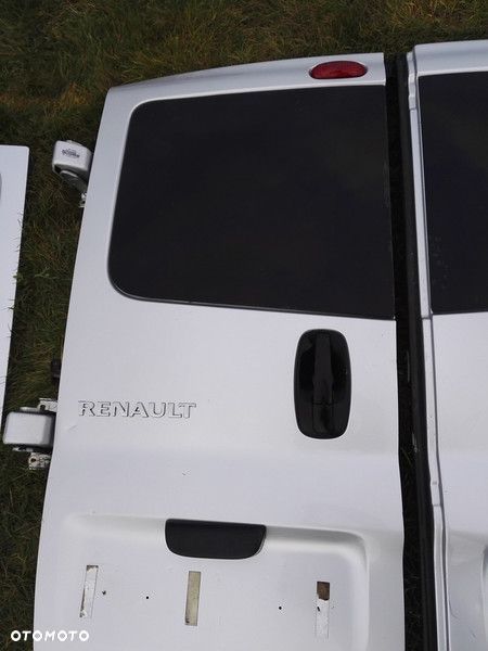 blenda lampka rejestracji trafic vivaro primastar - 3