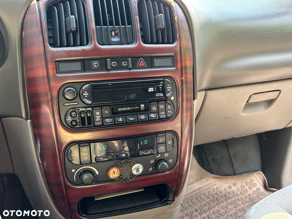 Chrysler Grand Voyager - 30