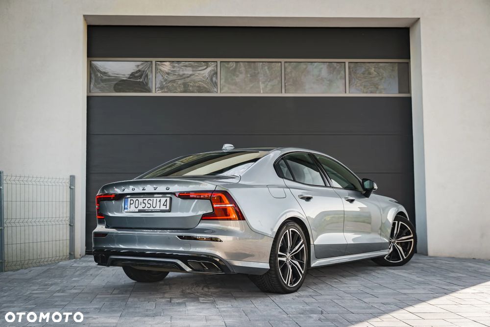 Volvo S60 B5 B AWD R-Design - 3