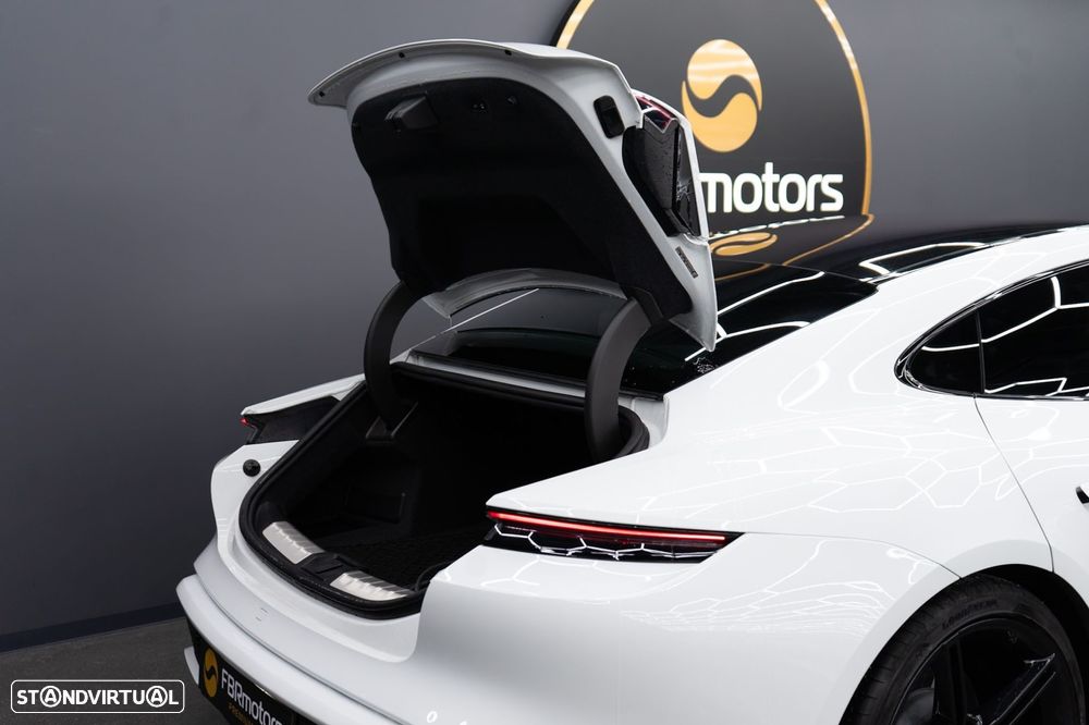 Porsche Taycan Turbo - 21
